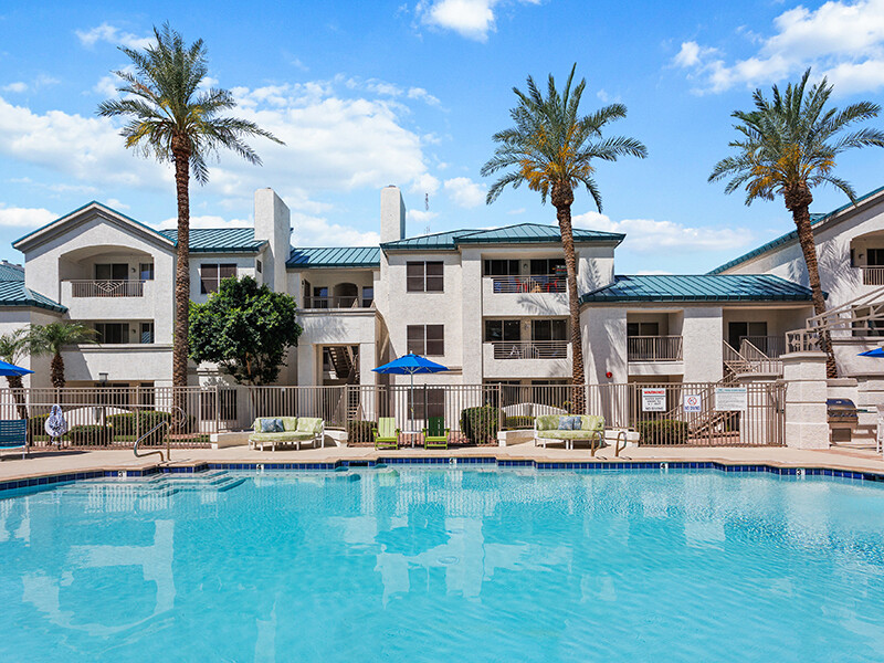 Shimmering Pool | The Met at 3rd and Fillmore Apartments in Phoenix, AZ
