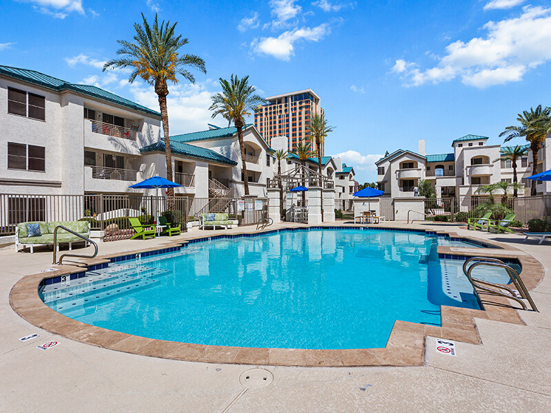 Pool | The Met at 3rd and Fillmore Apartments in Phoenix, AZ