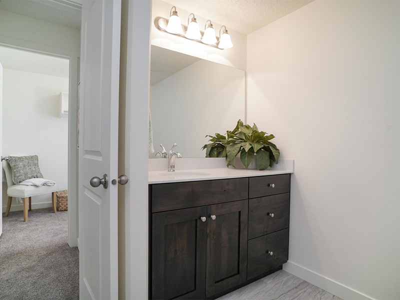Bathroom | Jaybird Apartments
