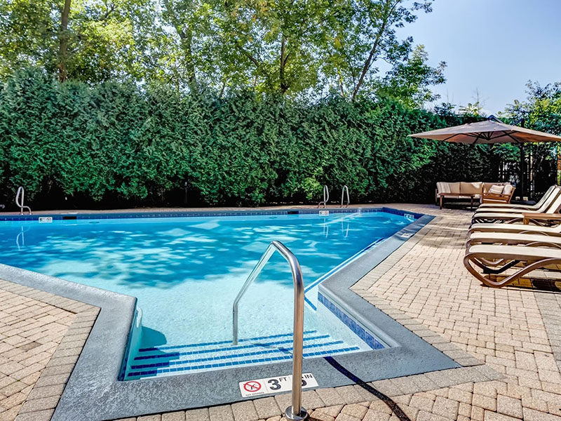 Swimming Pool | The Reserve Apartments in Evanston, IL