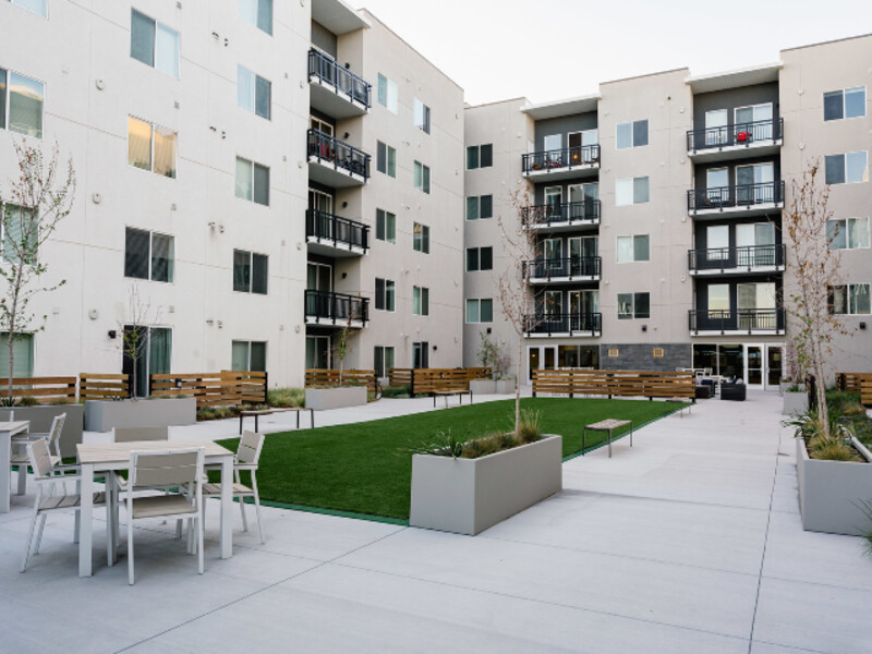 Courtyard | Milagro Apartments