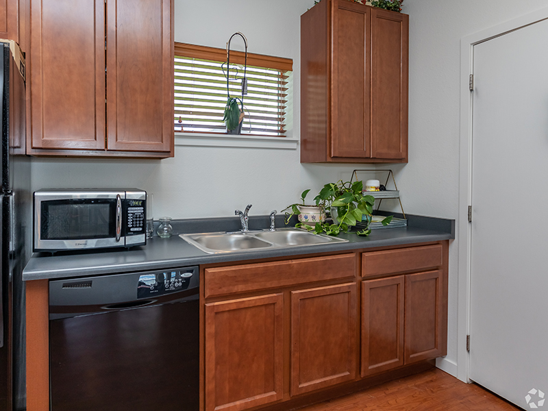 Kitchen | College Park Townhomes