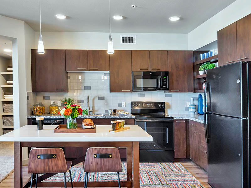 Kitchen | The Curve at Melrose Apartments in Phoenix, AZ