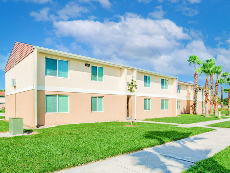 Apartments in Fort Pierce, FL Photos of Pine Creek Village