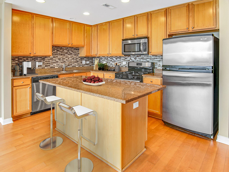 Kingston Pointe Apartments In Des Plaines Il 60016 Market Apartments