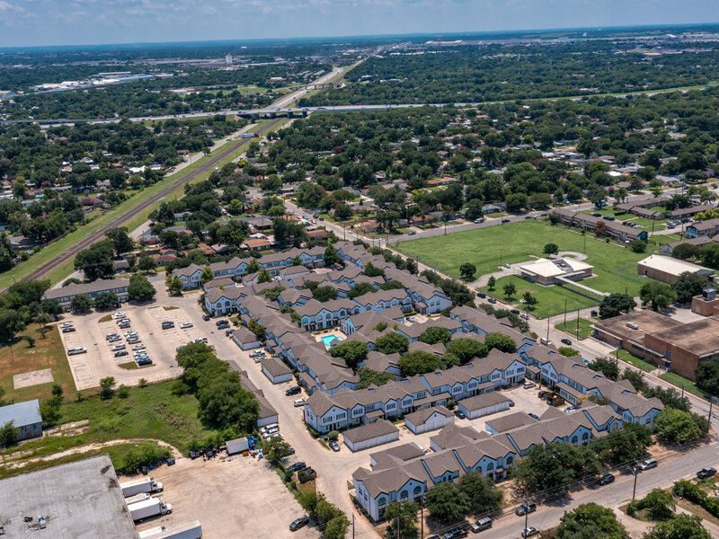 Summit at Benavides Park Apartments in San Antonio, TX 78207 Market