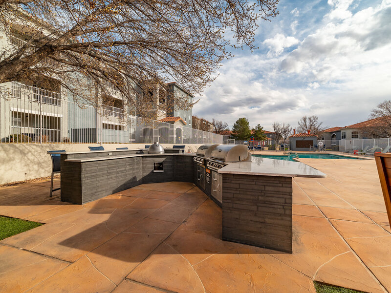 Grill Area | La Ventana Apartments in Albuquerque, NM