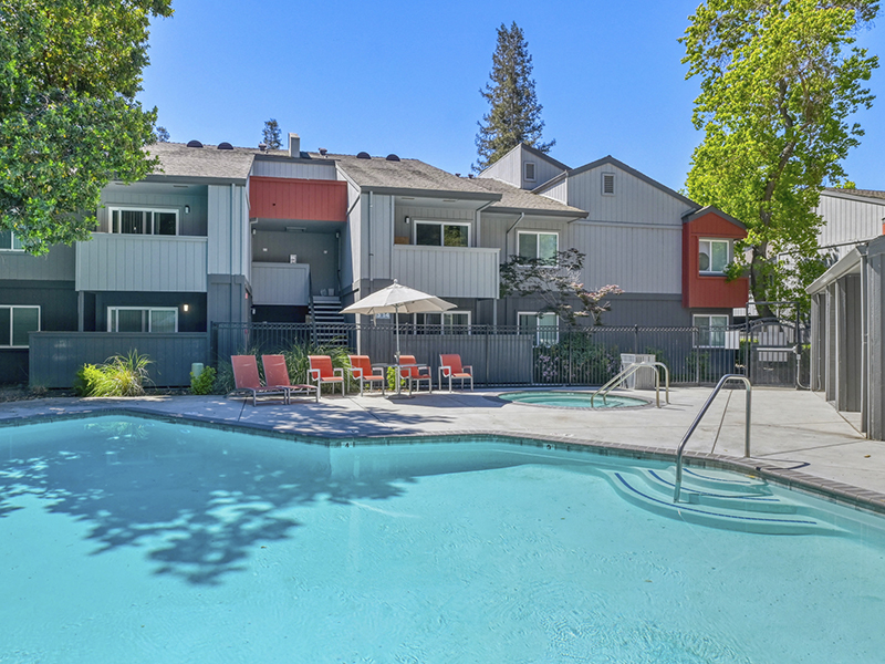 Pool | The Vue Apartments in Sacramento, CA