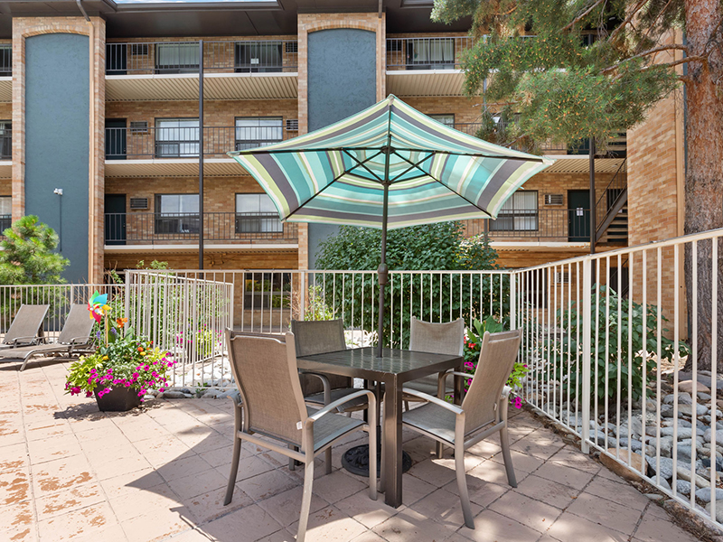 Poolside Table | The Atrii Apartments in Denver, CO