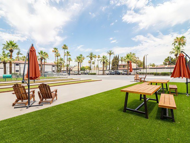 Picnic Area | Prados Apartments at Arcadia