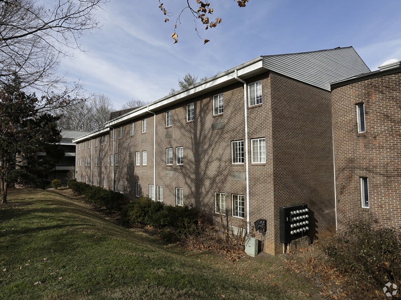 Photos Arrowhead Apartments for Rent in Asheville, NC, 28803