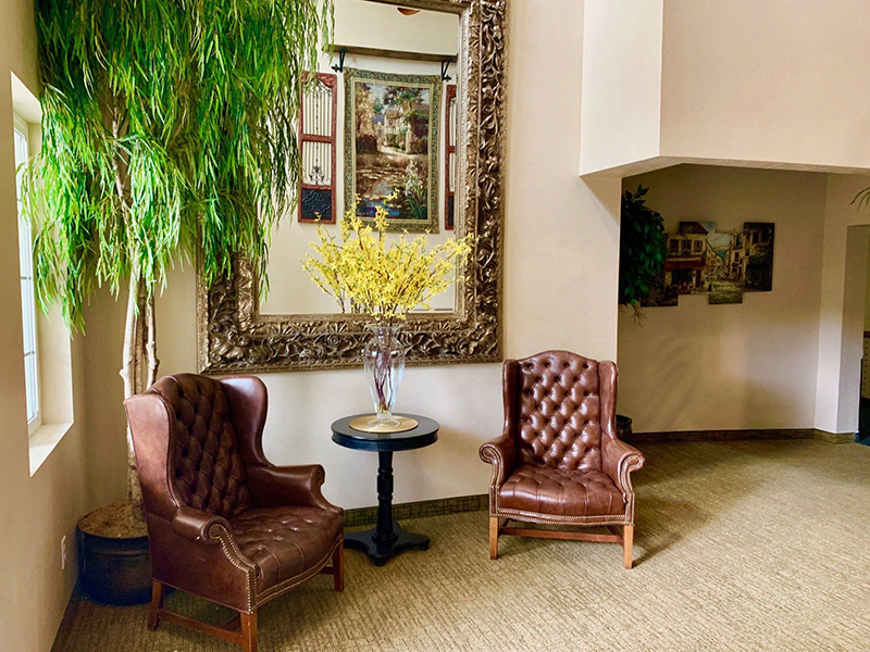 Seating Area | Riley Court Apartments