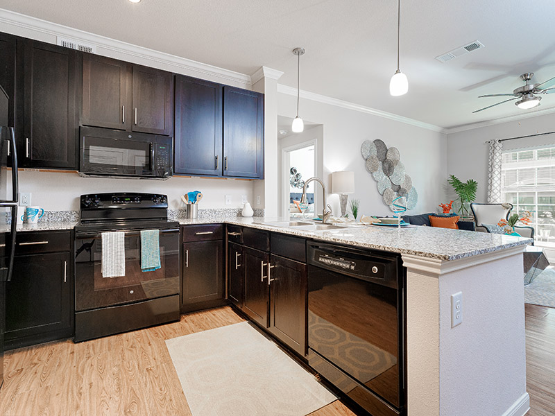 Kitchen | Cascadia Apartments