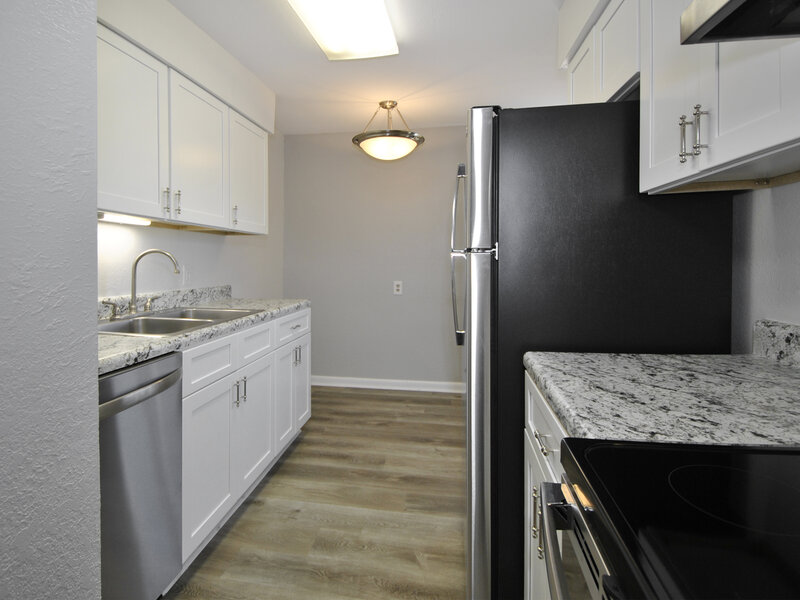 Kitchen | 1 Bedroom | Township Square Apartments in Saginaw, MI