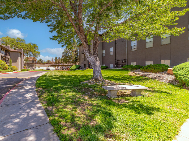 Walking Paths | Candlelight Square Apartments in Albuquerque, NM