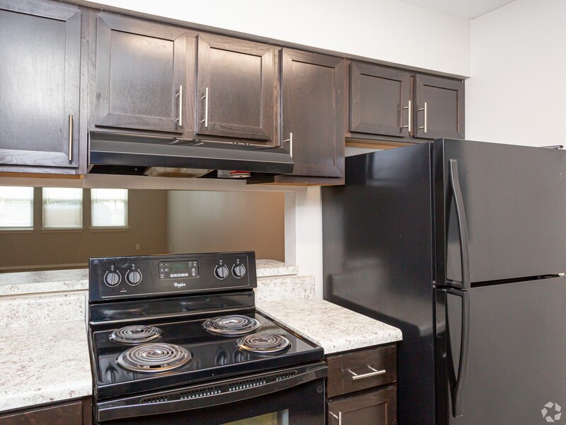Fully Equipped Kitchen | Kingston Point Apartments in Baton Rouge, LA