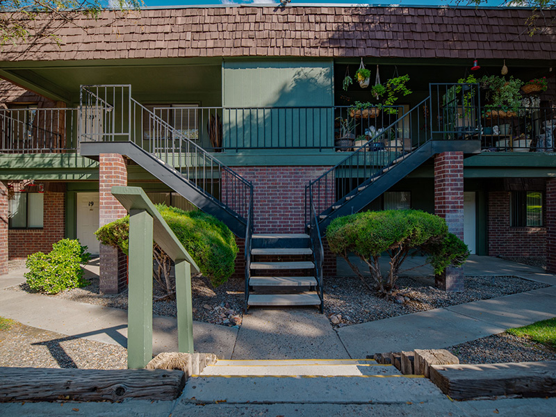 Exterior | Meadowlark Apartments