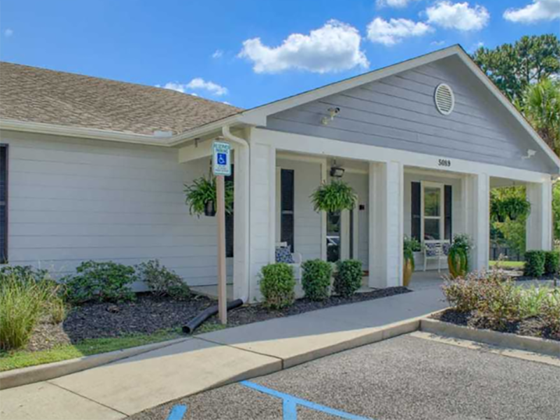 Clubhouse Exterior | Woodside Apartments in Mobile, AL