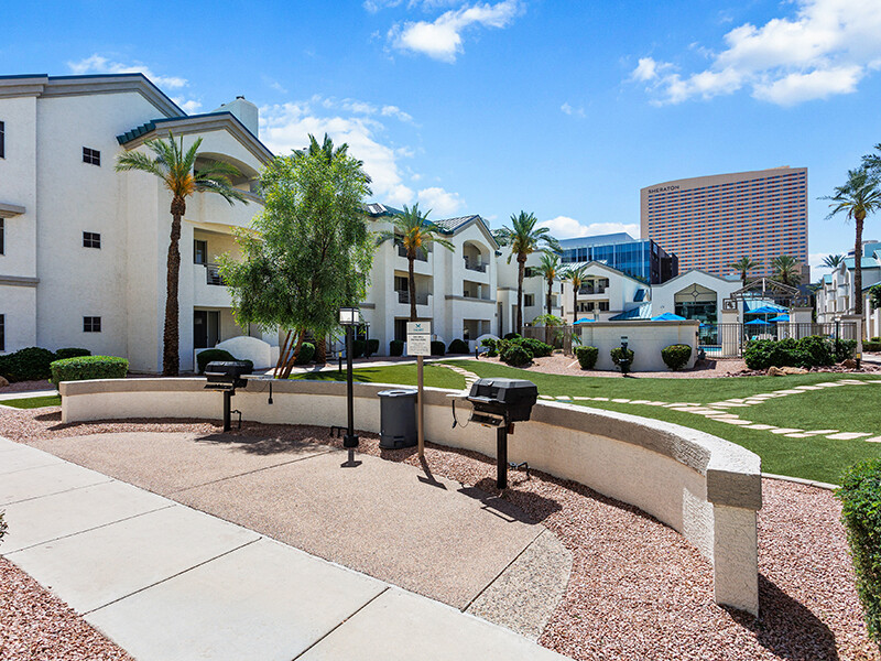 Grills | The Met at 3rd and Fillmore Apartments in Phoenix, AZ