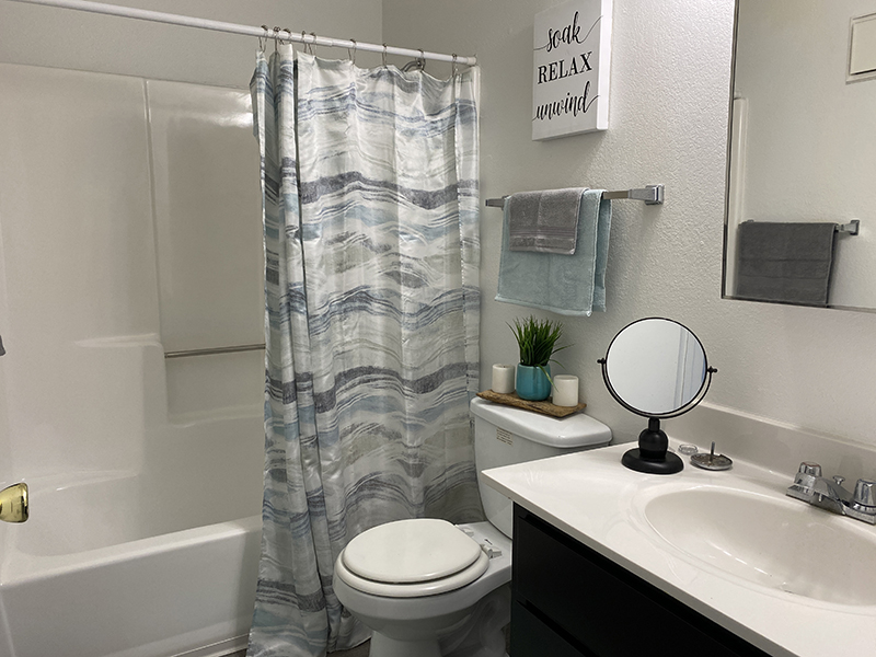 Bathroom | Reno Vista Apartments