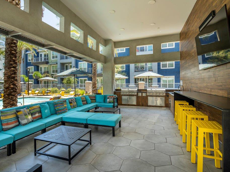 BBQ Area | Skye at McClintock Station Apartments in Tempe, AZ