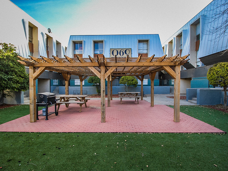 Grill Area | 060 Lofts in Lubbock, TX