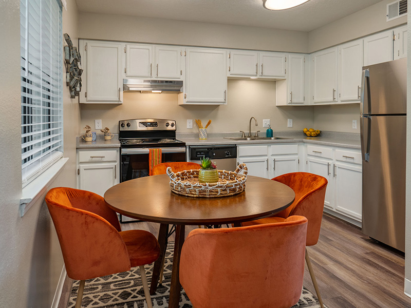 Dining Area | Meadowlark Apartments