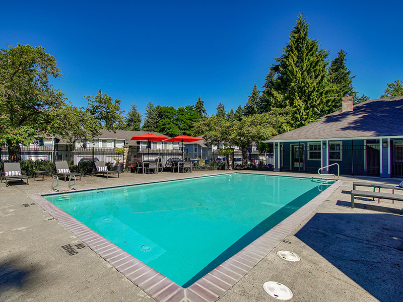 Sparkling Pool | Creekside Village