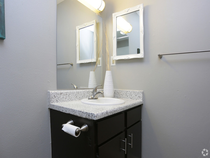 Aviator | Bathroom