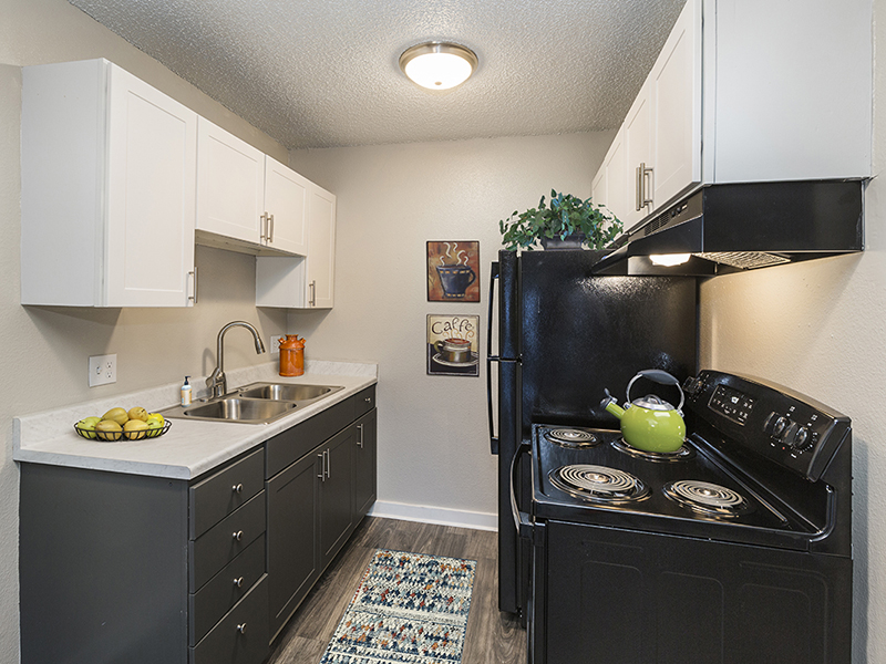 Kitchen | The Reserve Apartments in Colorado Springs