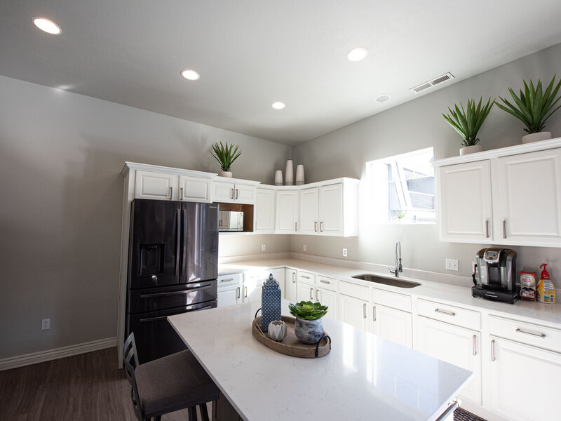 Clubhouse Kitchen | The Park Apartments in Bountiful, UT