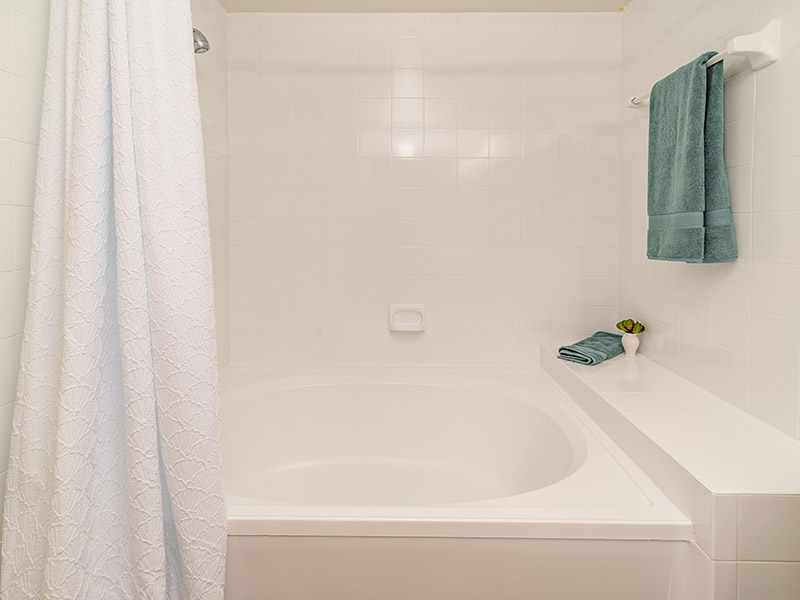 Tub | The Enclave Apartments