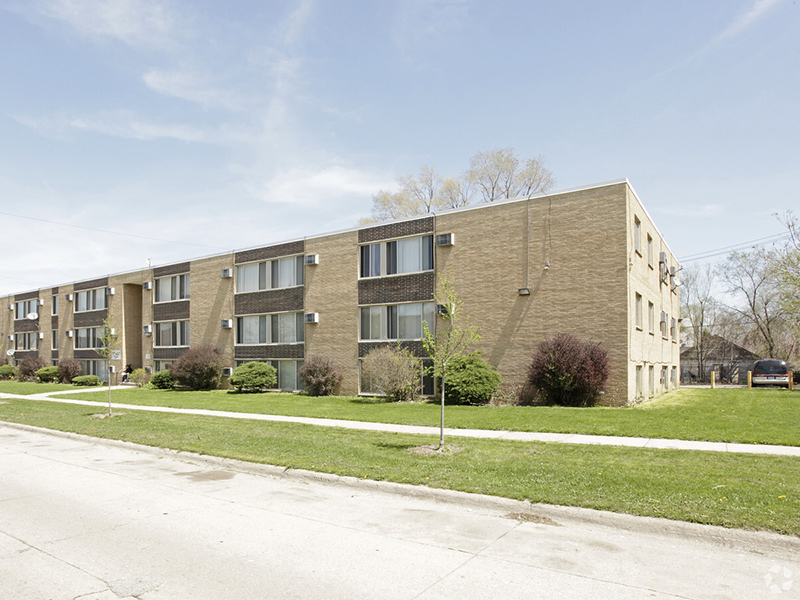 Building Exterior | Belmont Manor