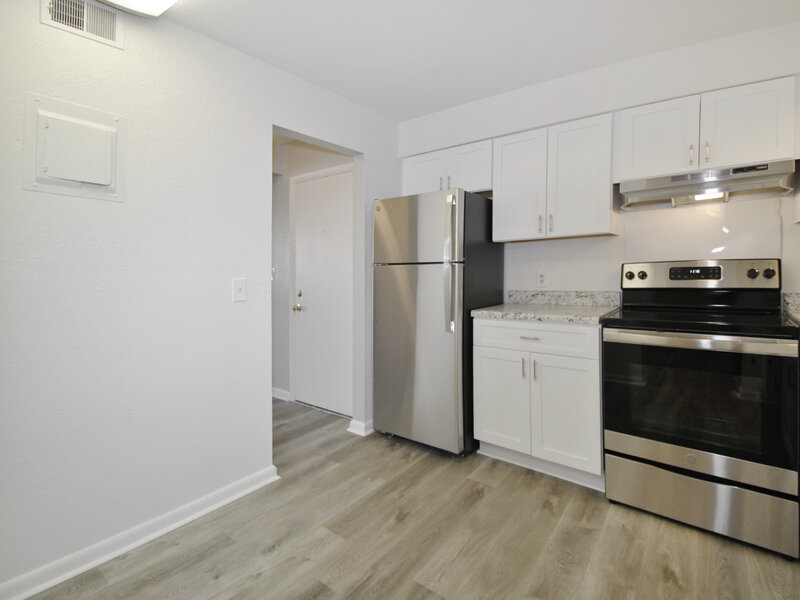 Kitchen Appliances | 2 Bedroom | Township Square Apartments in Saginaw, MI