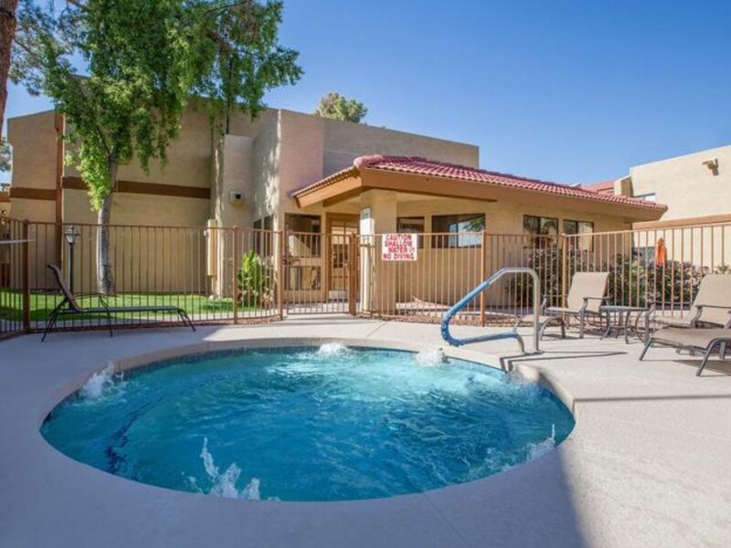 Hot Tub | Sun Wood Senior Apartments in Peoria, AZ
