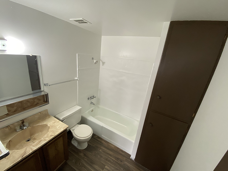Large Bathroom | Conquistador Apartments in Casper, WY