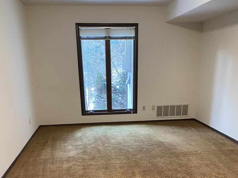 Front Room | Mountainwood Estates Apartments in Missoula, MT
