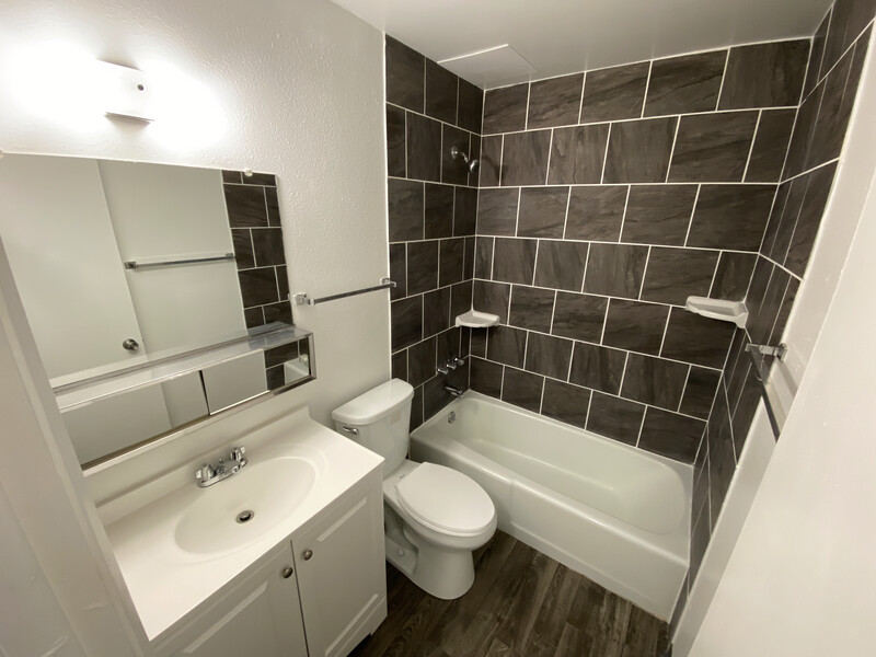 Large Bathroom | Conquistador Apartments in Casper, WY