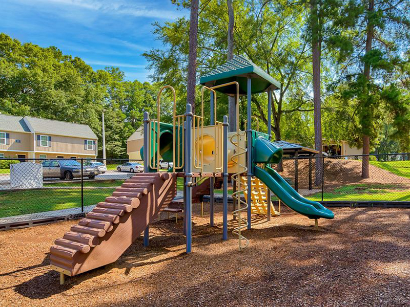 Pinewood Apartments in Athens, GA 30605 Market Apartments