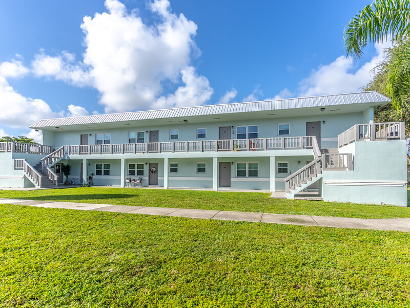 Apartments Near Me | Emerald Palms Apartments in Fort Lauderdale, FL