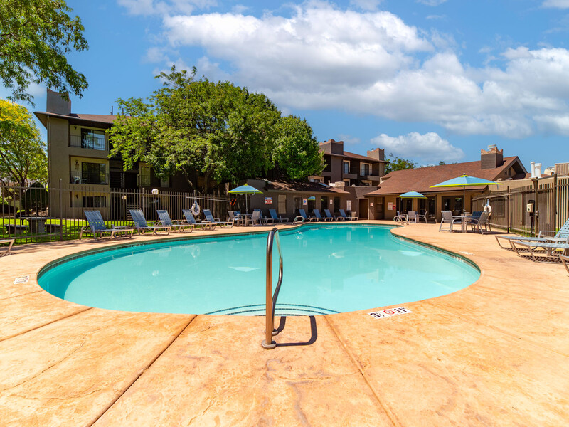 Swimming Pool | Candlelight Square Apartments in Albuquerque, NM