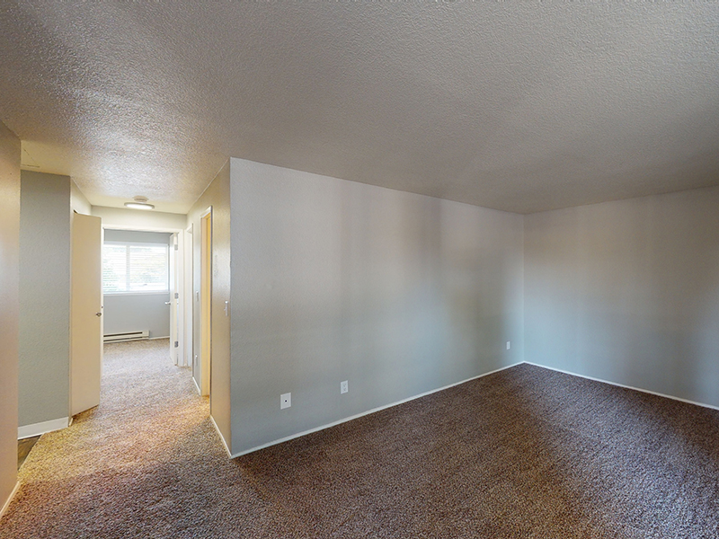 Living Area | Silverwood Apartments in Gresham, OR