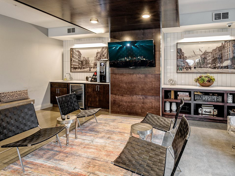 Clubhouse Lounge | 303 Front Street Apartments in Columbus, OH