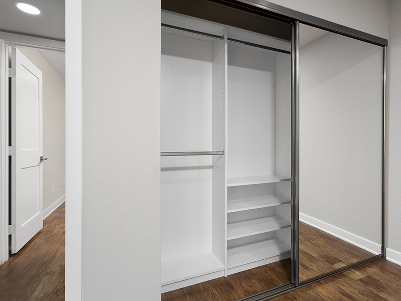 Closet | The Crescent at West Hollywood