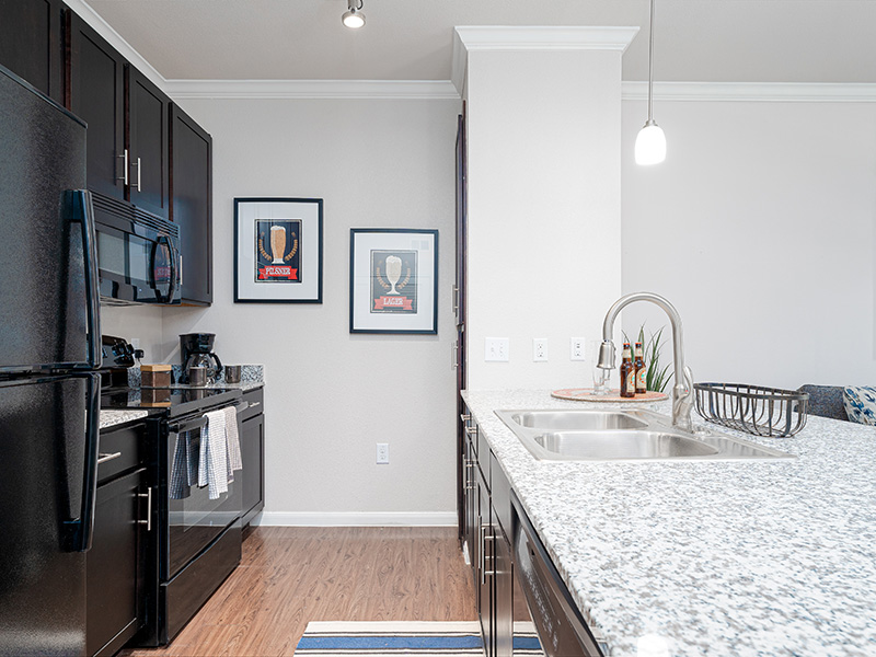 Fully Equipped Kitchen | Cascadia Apartments in San Antonio, TX