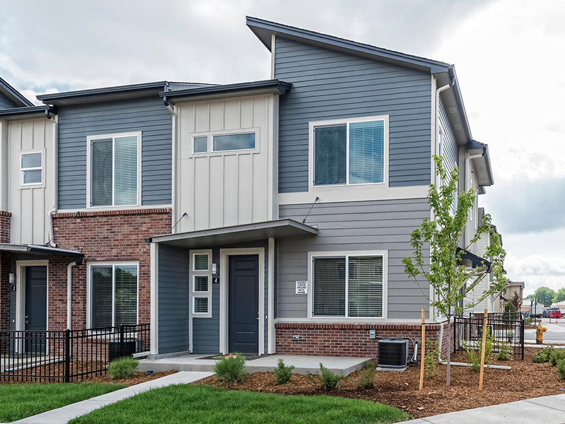 Beautiful Landscaping | Willow Point Townhomes in Denver, CO