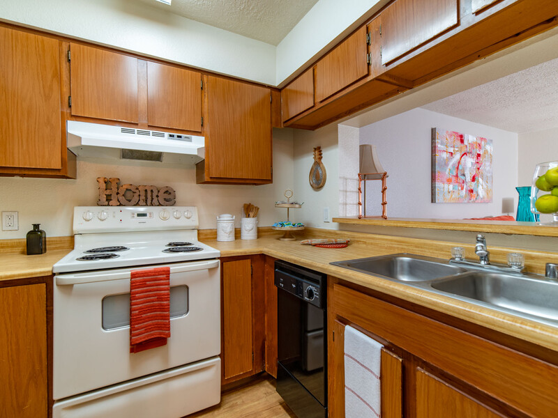 Kitchen | Candlelight Square Apartments in Albuquerque, NM