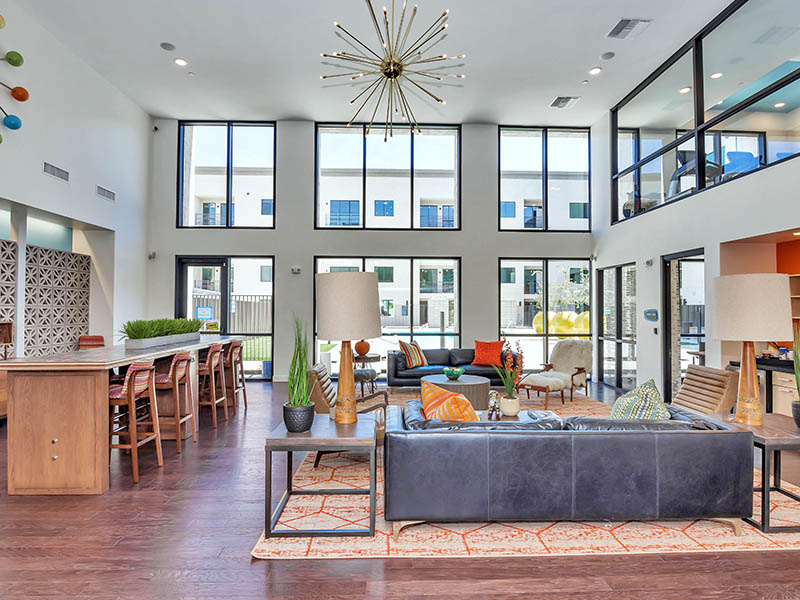Clubhouse | The Curve at Melrose Apartments in Phoenix, AZ