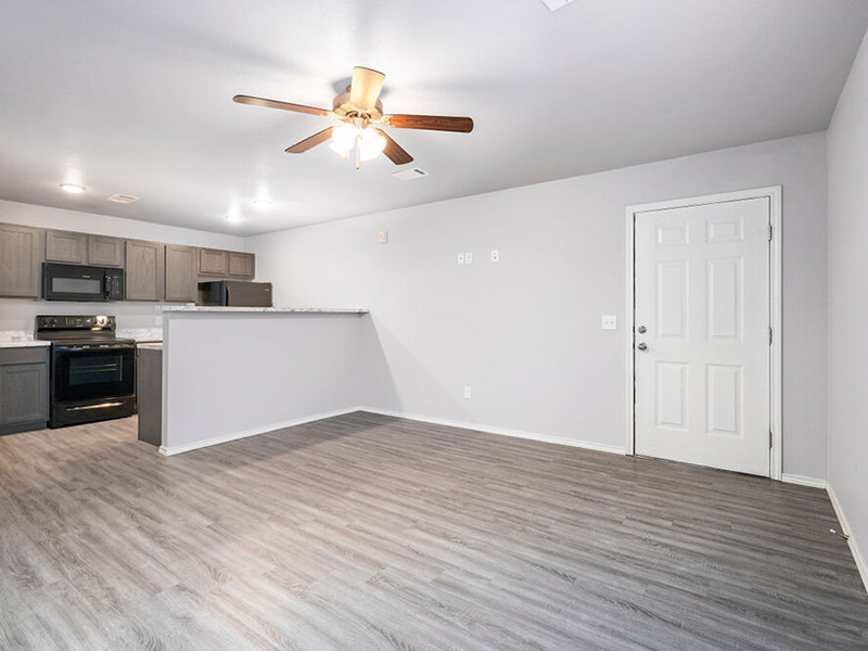 Front Room | Frisco Apartments on Walnut