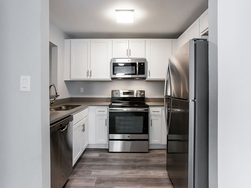 Fully Equipped Kitchen | Bridlewood Apartments in Conyers, GA